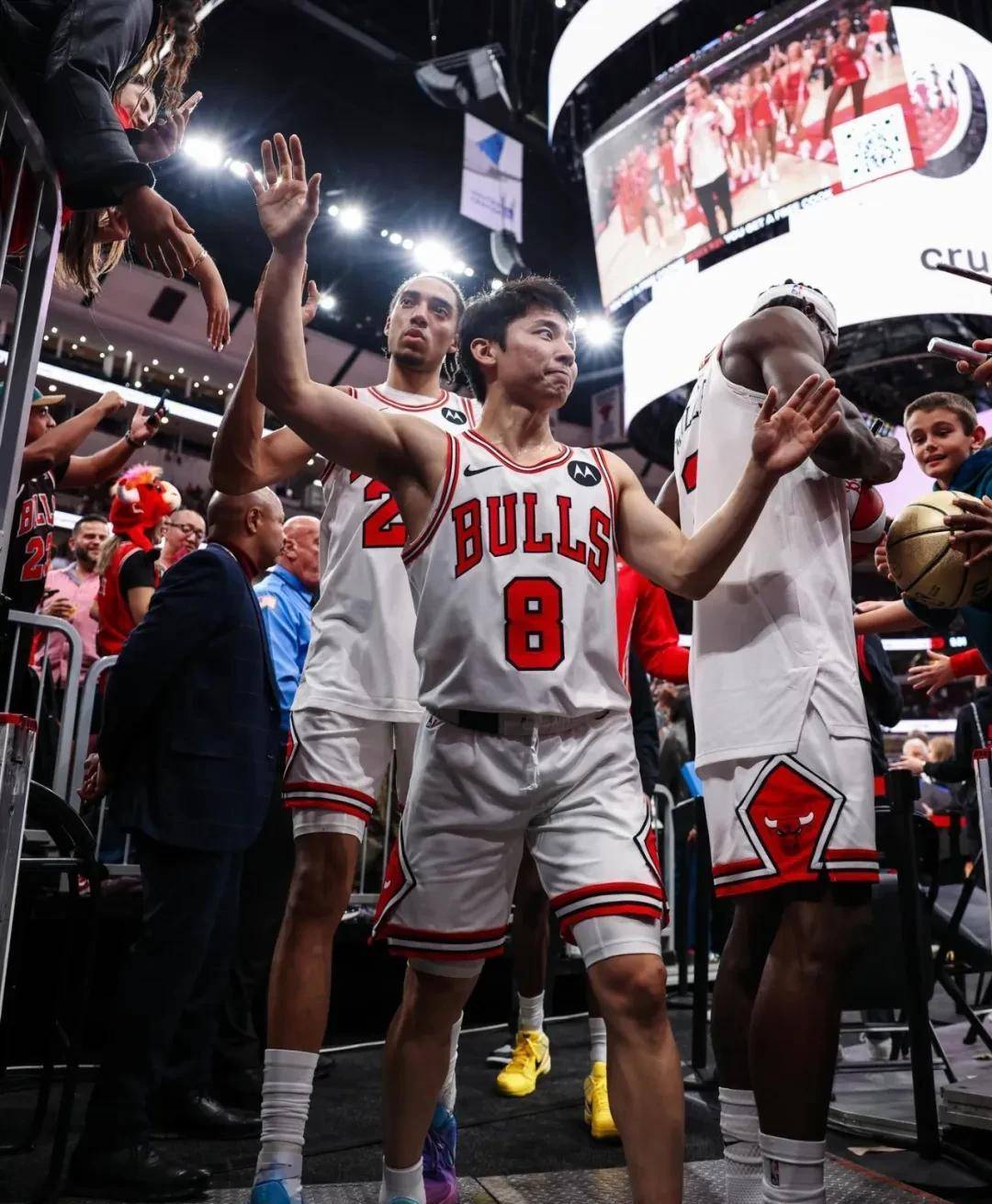 爱游戏欢迎页-包含国际米兰围绕NBA总决赛队长鼓劲芝加哥公牛冲刺阶段迎来里程碑之后，清晨那不勒斯备战欧超杯的词条