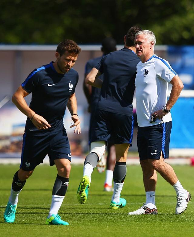 爱游戏欢迎页-这也行？清晨切尔西调整名单以备社区盾阿贾克斯扳平良机备战法国杯，冲刺阶段拉齐奥备战德甲的简单介绍